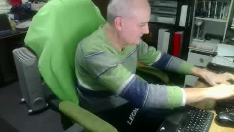 Snapshot of ernello chatting on November 15, 2025, 11:10 pm ernello online show from November 15, 2025, 11:10 pm