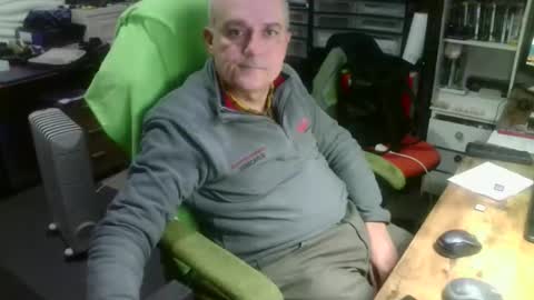 Snapshot of ernello chatting on November 16, 2025, 9:53 pm ernello online show from November 16, 2025, 9:53 pm