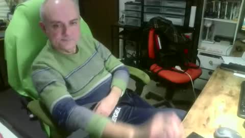 Snapshot of ernello chatting on November 18, 2025, 9:19 pm ernello online show from November 18, 2025, 9:19 pm