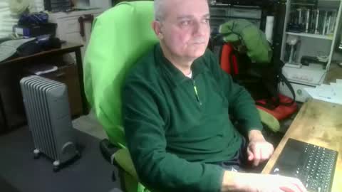 Snapshot of ernello chatting on November 23, 2025, 8:41 pm ernello online show from November 23, 2025, 8:41 pm