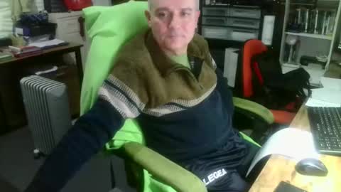 Snapshot of ernello chatting on November 28, 2025, 10:12 pm ernello online show from November 28, 2025, 10:12 pm