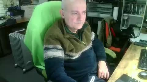 Snapshot of ernello chatting on November 30, 2025, 8:35 pm ernello online show from November 30, 2025, 8:35 pm