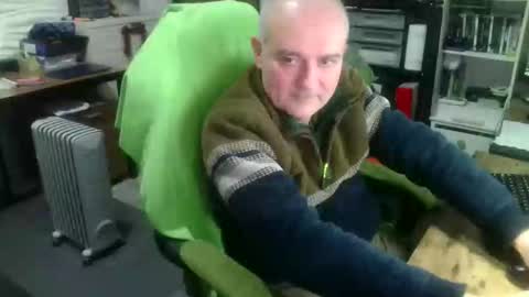 Snapshot of ernello chatting on December 1, 2025, 10:26 pm ernello online show from December 1, 2025, 10:26 pm