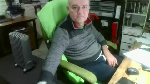 Snapshot of ernello chatting on December 3, 2025, 5:15 am ernello online show from December 3, 2025, 5:15 am