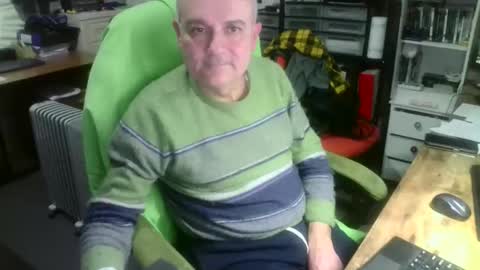 Snapshot of ernello chatting on December 3, 2025, 11:03 pm ernello online show from December 3, 2025, 11:03 pm