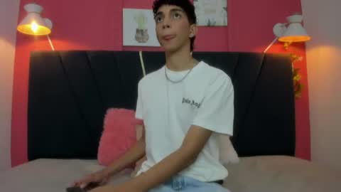 Snapshot of ero_boy40 chatting on August 4, 2026, 1:14 pm ero_boy40 online show from August 4, 2026, 1:14 pm
