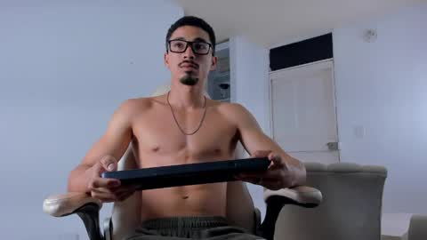 Snapshot of eros_becker_ chatting on May 25, 2026, 5:57 am eros_becker_ online show from May 25, 2026, 5:57 am