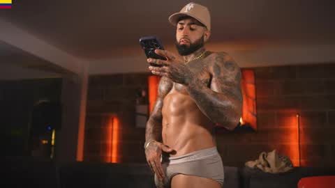 Snapshot of eros_dark_ chatting on April 20, 2026, 10:33 pm EROS DARK online show from April 20, 2026, 10:33 pm