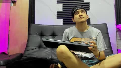 eros_fang online show from November 19, 2025, 12:05 pm