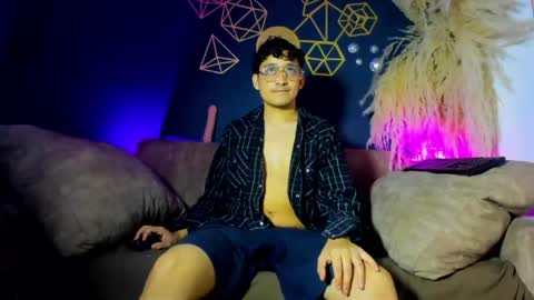 Snapshot of eros_fang chatting on June 5, 2026, 2:29 am eros_fang online show from June 5, 2026, 2:29 am