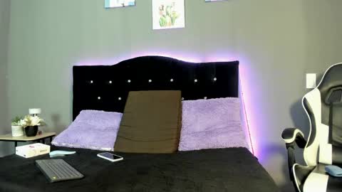 Eros Lux1 online show from April 2, 2026, 1:09 pm