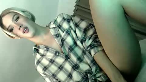 erotic_empress18 online show from June 5, 2026, 8:03 pm