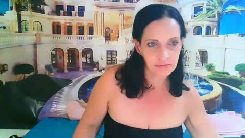 Jade online show from May 17, 2026, 7:21 pm