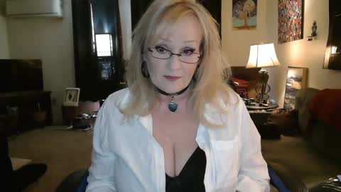 Snapshot of eroticsiren2 chatting on February 15, 2025, 12:11 pm EroticSiren2 online show from February 15, 2025, 12:11 pm