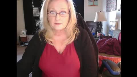 Snapshot of eroticsiren2 chatting on February 21, 2025, 8:27 pm EroticSiren2 online show from February 21, 2025, 8:27 pm