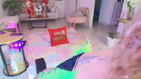 TINY  online show from November 26, 2025, 3:51 am