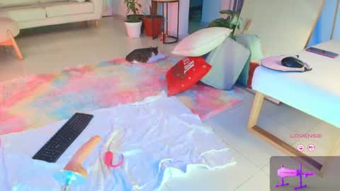 TINY  online show from December 21, 2025, 1:57 am