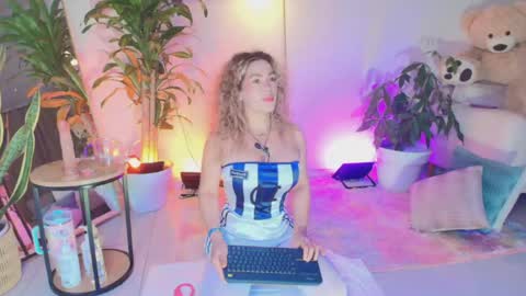 Snapshot of erotik_lady chatting on June 7, 2026, 4:38 am TINY online show from June 7, 2026, 4:38 am