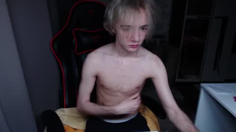 Snapshot of ervi_ chatting on June 13, 2026, 1:03 am ERV1II online show from June 13, 2026, 1:03 am