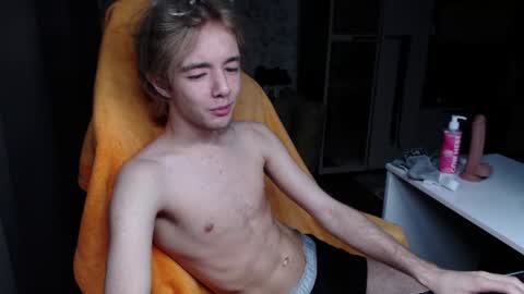 Snapshot of ervi_ chatting on June 13, 2026, 10:51 pm ERV1II online show from June 13, 2026, 10:51 pm