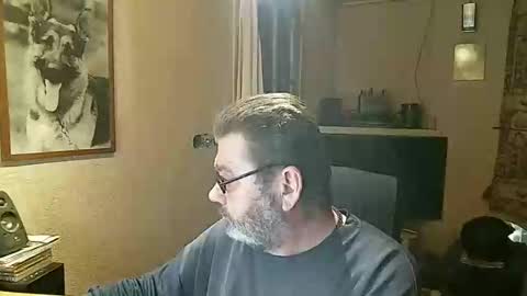 Snapshot of erwin1966 chatting on January 21, 2025, 12:57 am Erwins room welcome sound on online show from January 21, 2025, 12:57 am