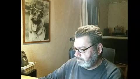 Snapshot of erwin1966 chatting on January 22, 2025, 4:34 am Erwins room welcome sound on online show from January 22, 2025, 4:34 am