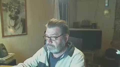 Snapshot of erwin1966 chatting on January 24, 2025, 1:35 am Erwins room welcome sound on online show from January 24, 2025, 1:35 am