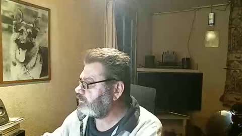Snapshot of erwin1966 chatting on February 5, 2025, 11:50 pm Erwins room welcome sound on online show from February 5, 2025, 11:50 pm