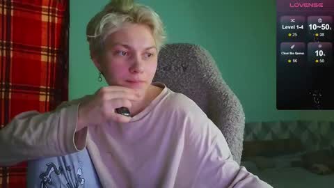 esajukyy online show from January 3, 2025, 5:10 pm