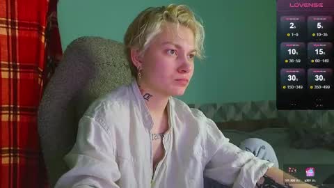 esajukyy online show from January 12, 2025, 3:46 pm