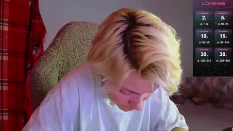 esajukyy online show from February 12, 2025, 3:49 pm