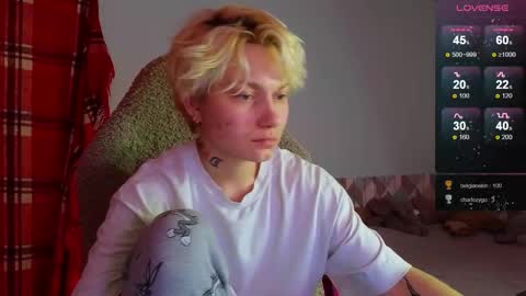 esajukyy online show from February 12, 2025, 6:51 pm