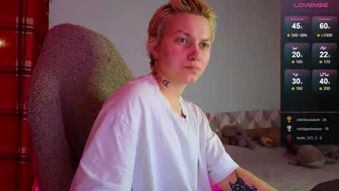 esajukyy online show from February 15, 2025, 1:38 pm