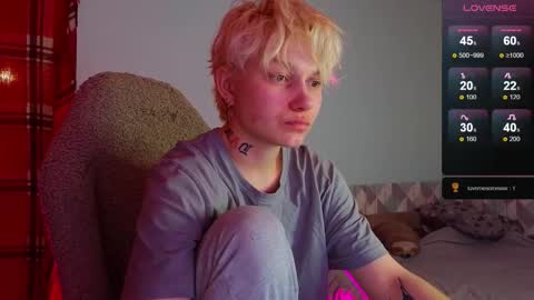 esajukyy online show from February 28, 2025, 1:47 pm