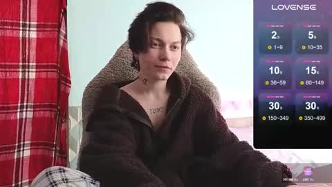 esajukyy online show from October 1, 2025, 8:20 am