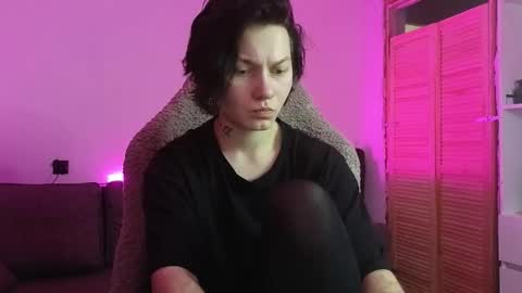 esajukyy online show from January 5, 2026, 5:27 pm