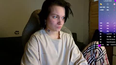 esajukyy online show from March 18, 2026, 3:04 pm