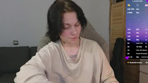 esajukyy online show from April 20, 2026, 4:32 pm