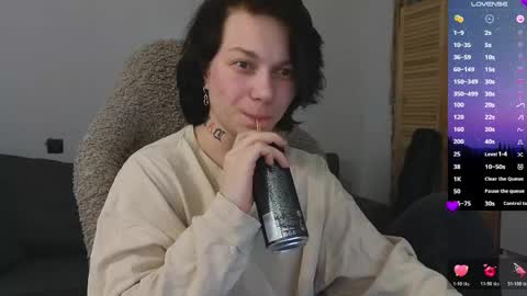 esajukyy online show from April 22, 2026, 1:23 pm