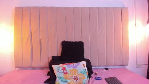 Snapshot of escar_let chatting on February 11, 2026, 4:17 am Scarlett online show from February 11, 2026, 4:17 am