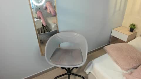 Escarlet online show from February 20, 2025, 3:30 pm