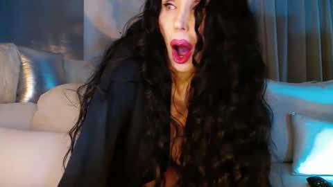 Esther online show from February 5, 2025, 10:44 pm