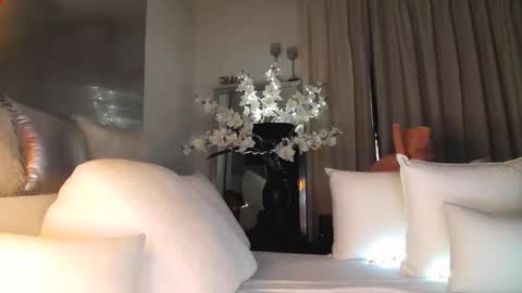 Esther online show from October 10, 2025, 9:36 pm