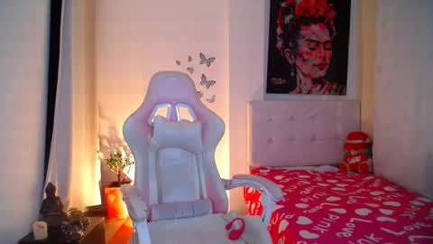 Snapshot of esmeralda098 chatting on January 6, 2025, 10:26 pm Esmeralda online show from January 6, 2025, 10:26 pm