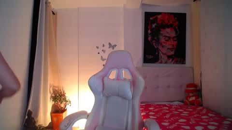 Snapshot of esmeralda098 chatting on January 8, 2025, 1:32 am Esmeralda online show from January 8, 2025, 1:32 am