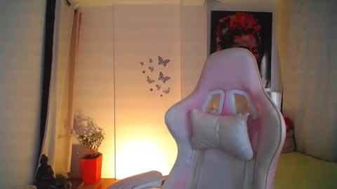 Snapshot of esmeralda098 chatting on January 18, 2025, 10:17 pm Esmeralda online show from January 18, 2025, 10:17 pm