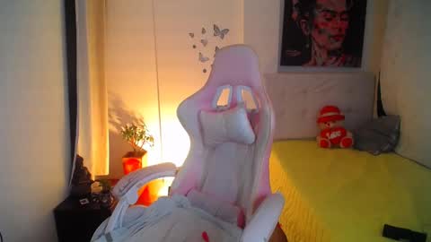 Snapshot of esmeralda098 chatting on January 21, 2025, 12:25 am Esmeralda online show from January 21, 2025, 12:25 am