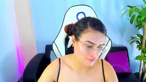 Snapshot of esmeralda098 chatting on February 6, 2025, 10:10 pm Esmeralda online show from February 6, 2025, 10:10 pm