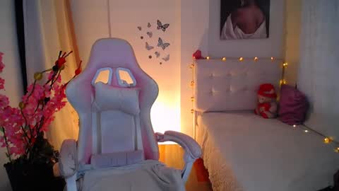 Snapshot of esmeralda098 chatting on February 15, 2025, 8:01 pm Esmeralda online show from February 15, 2025, 8:01 pm