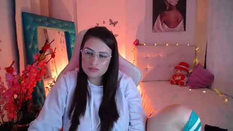 Snapshot of esmeralda098 chatting on February 25, 2025, 2:00 pm Esmeralda online show from February 25, 2025, 2:00 pm